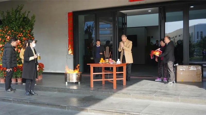 胜游(中国)工厂开工大吉