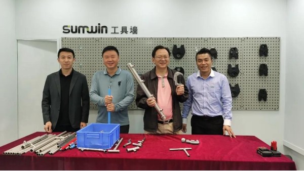 四川欧阳兴谊金属科技总经理阳宇一行参观胜游(中国)胜游平台水管展厅