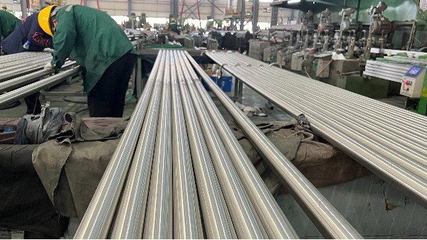 光伏推杆与污水处理设备胜游平台用管的“环境耐力赛”