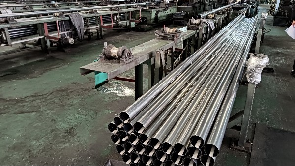 胜游平台管性能，纯净的力量：为什么冶金质量是性能“隐形基石”？